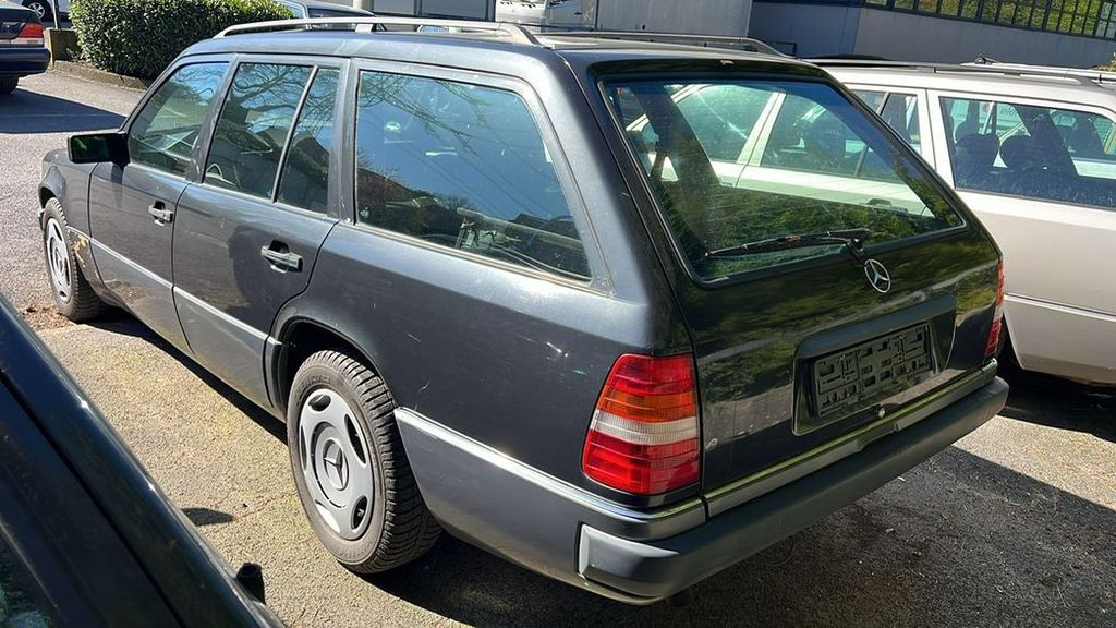 Mercedes-Benz 220 288.000 km 8.800 &euro; Dortmund 44267