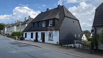 CHARMANTES ZUHAUSE MIT GROßER GARTENIDYLLE - Doppelhaushälfte Lüdenscheid Othlinghausen | Angebot:27001587