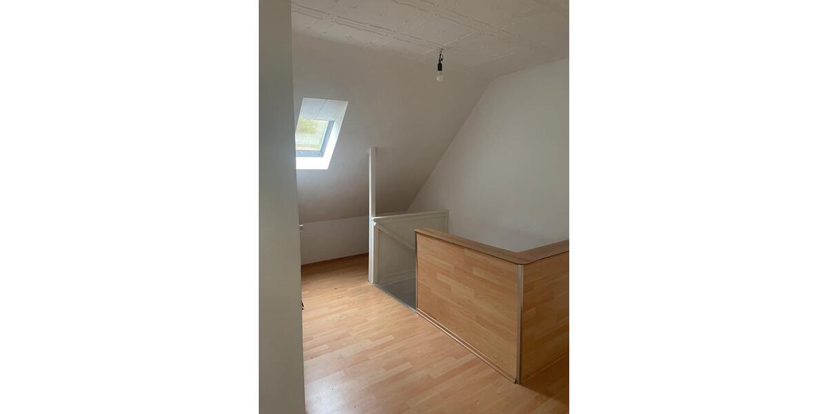 Dachgeschoßwohnung Iserlohn - 3.5 Zimmer, 80 m&sup2;, 500&euro; | Angebot:25903478