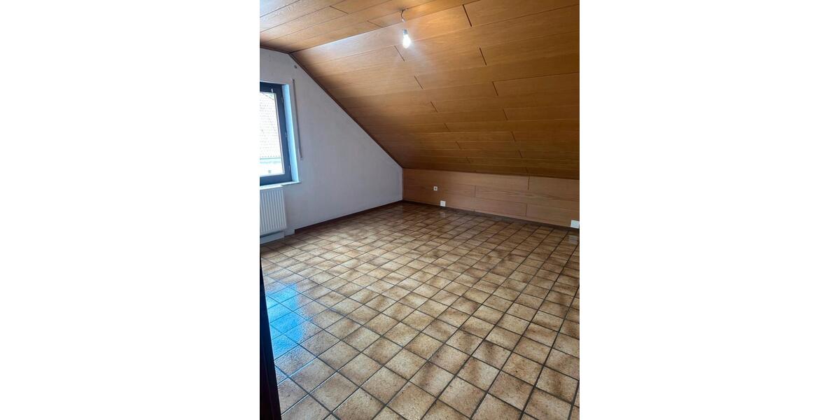 Dachgeschoßwohnung Werdohl - 4 Zimmer, 80 m&sup2;, 650&euro; | Angebot:27566189