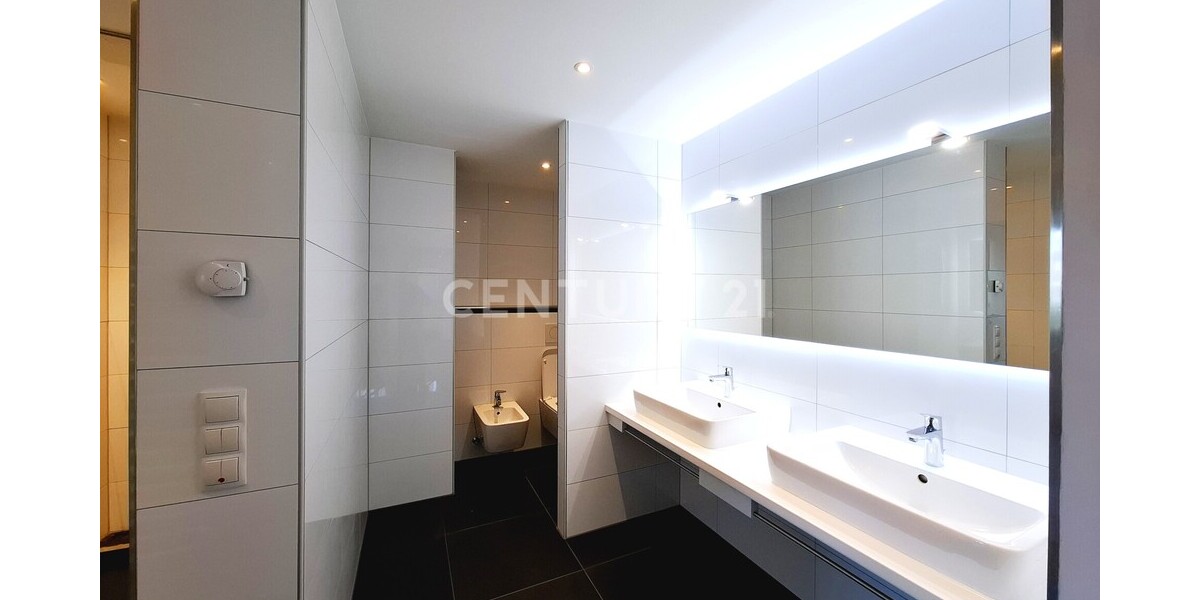 Exklusive, vollständig sanierte Wohnung mit großzügigem Raumgefühl und drei Balkonen - Etagenwohnung Hagen-Emst Emst | Angebot:23150345