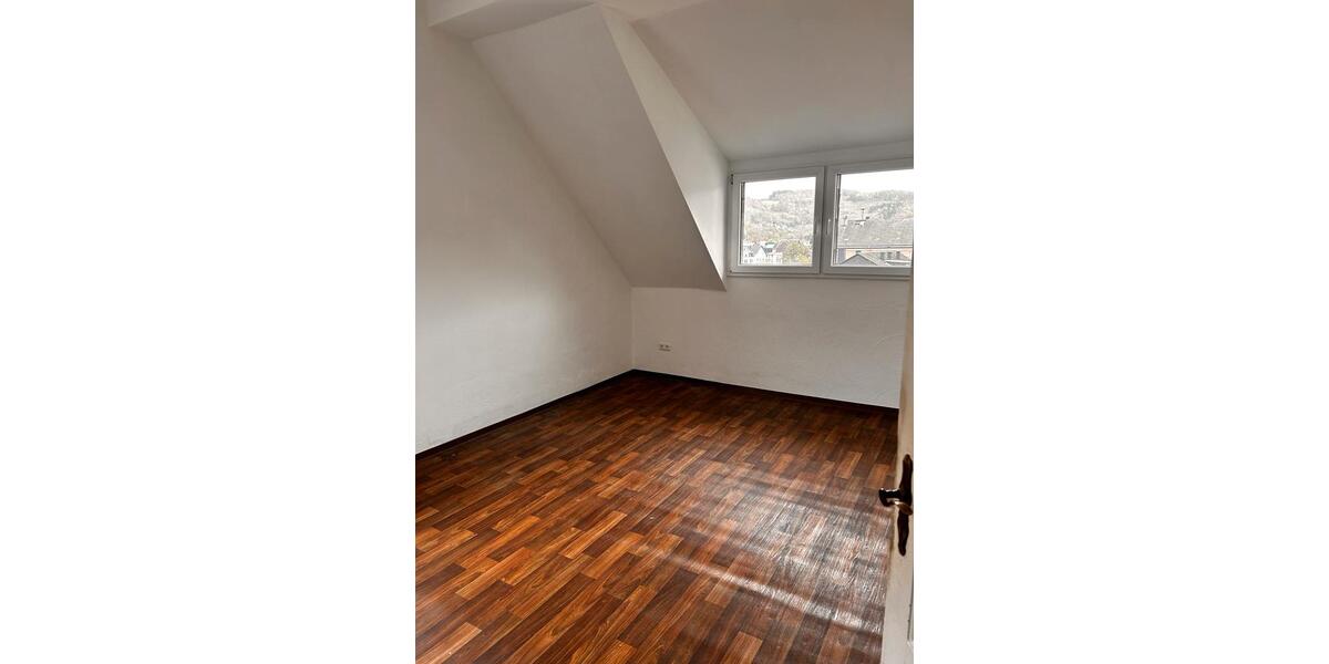 Dachgeschoßwohnung Werdohl - 5 Zimmer, 100 m&sup2;, 650&euro; | Angebot:27609104
