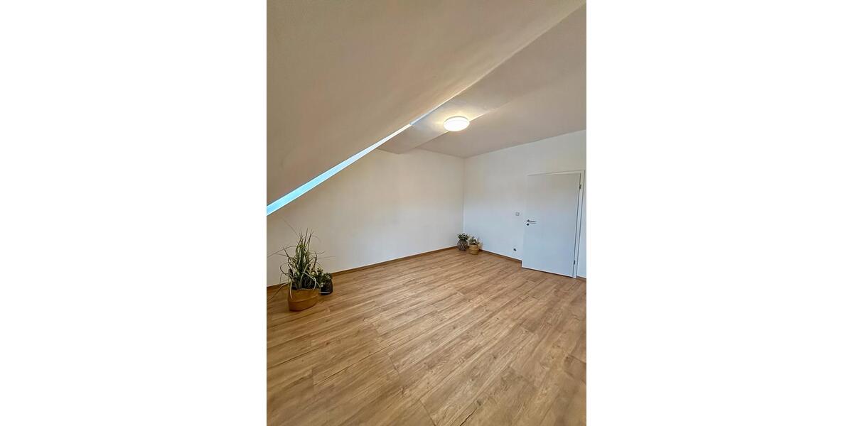 Dachgeschoßwohnung Hagen Hagen-Nord - 3.5 Zimmer, 95 m&sup2;, 139.000&euro; | Angebot:26122125