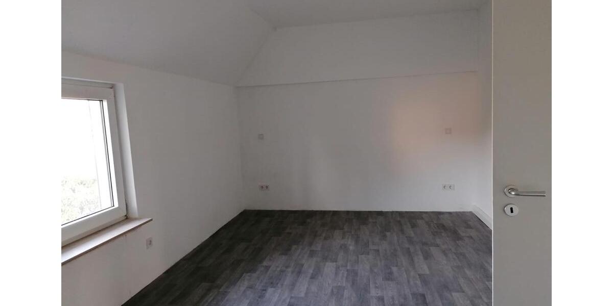 Etagenwohnung Kamen - 6 Zimmer, 142 m&sup2;, 1.250&euro; | Angebot:25393040
