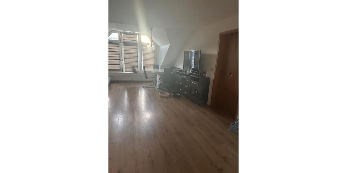 Dachgeschoßwohnung Werdohl - 2.5 Zimmer, 70 m&sup2;, 95.000&euro; | Angebot:24811777