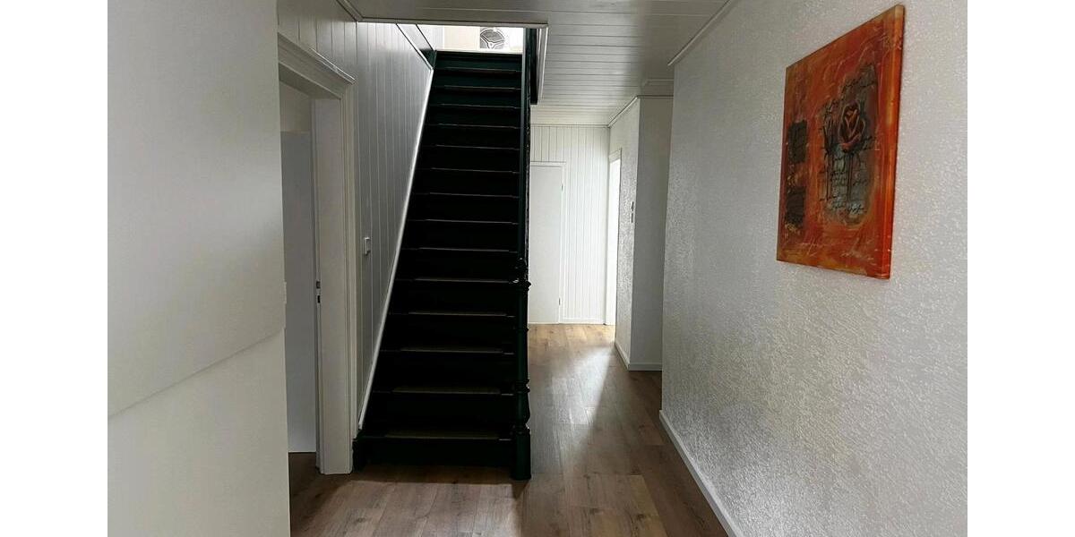 Etagenwohnung Lünen Alstedde - 6 Zimmer, 200 m&sup2;, 20&euro; | Angebot:26618962